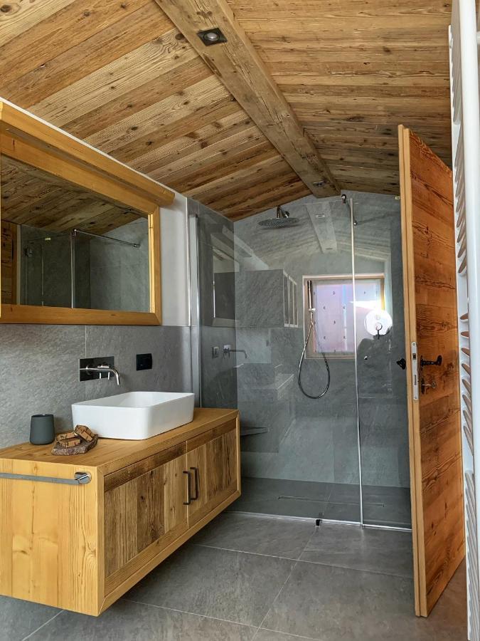 Grizzly Haus & Frosch Restaurant - Teritoria Bed & Breakfast Варена Екстериор снимка