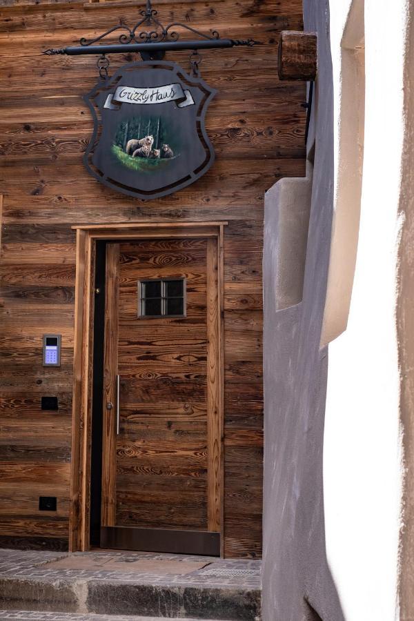 Grizzly Haus & Frosch Restaurant - Teritoria Bed & Breakfast Варена Екстериор снимка