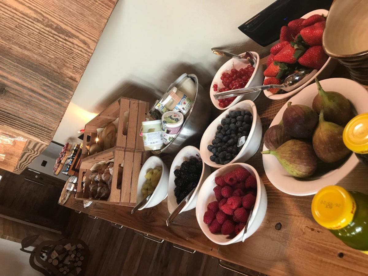 Grizzly Haus & Frosch Restaurant - Teritoria Bed & Breakfast Варена Екстериор снимка