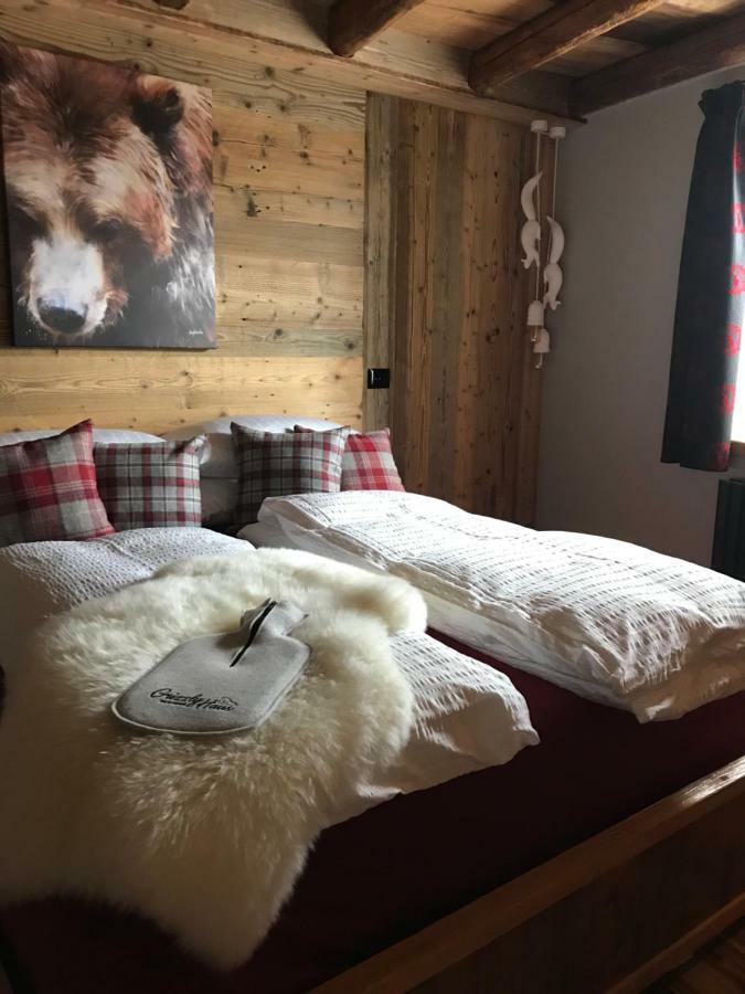 Grizzly Haus & Frosch Restaurant - Teritoria Bed & Breakfast Варена Екстериор снимка