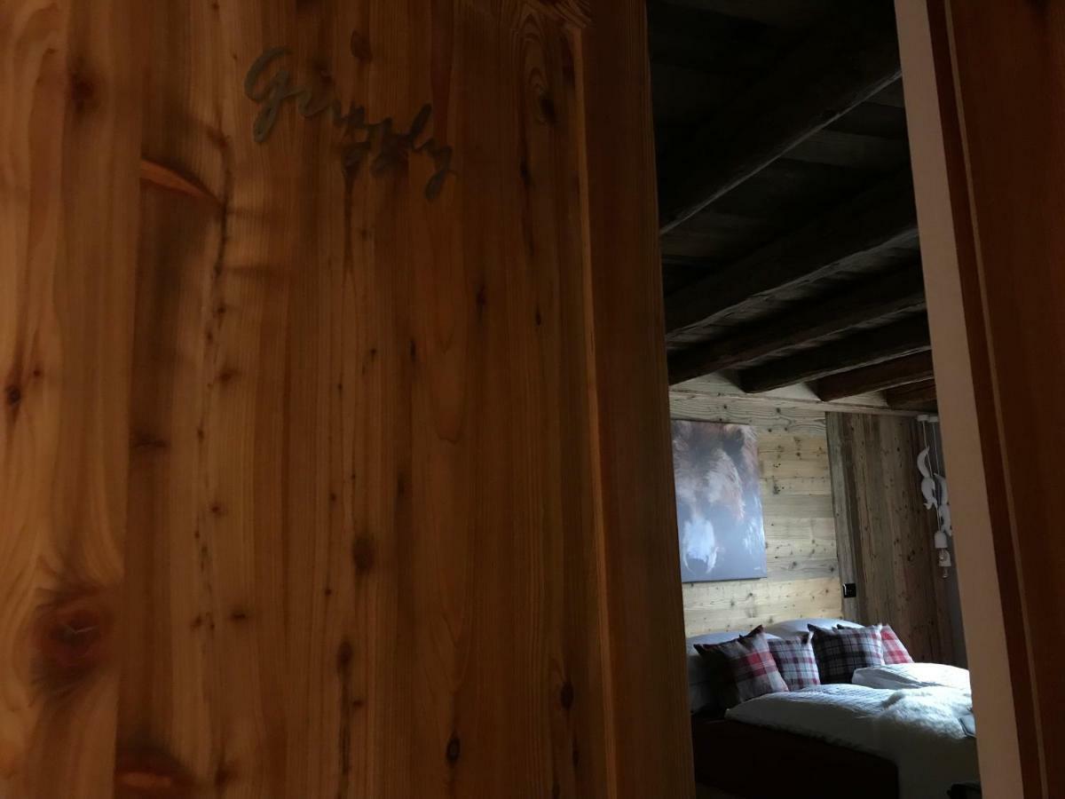 Grizzly Haus & Frosch Restaurant - Teritoria Bed & Breakfast Варена Екстериор снимка
