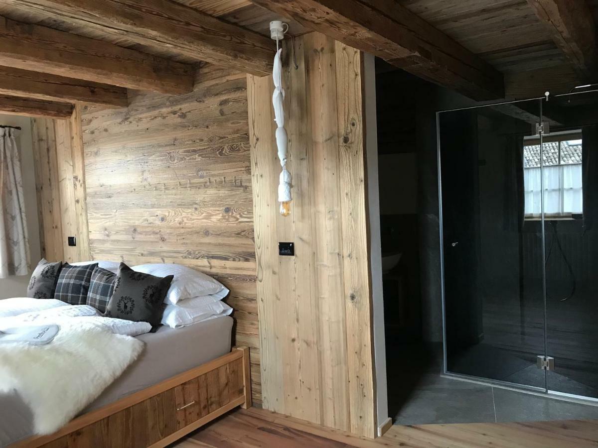Grizzly Haus & Frosch Restaurant - Teritoria Bed & Breakfast Варена Екстериор снимка
