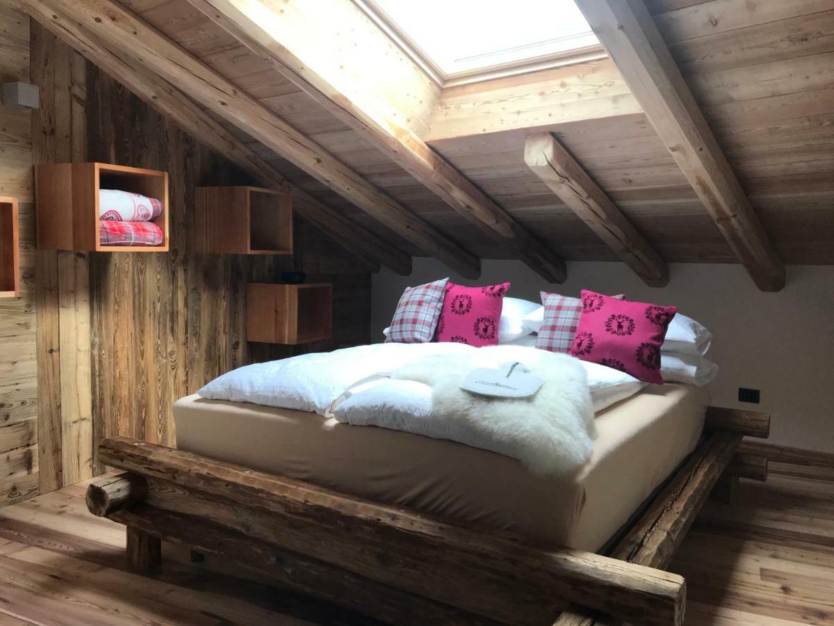 Grizzly Haus & Frosch Restaurant - Teritoria Bed & Breakfast Варена Екстериор снимка