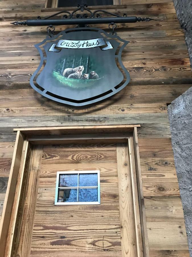 Grizzly Haus & Frosch Restaurant - Teritoria Bed & Breakfast Варена Екстериор снимка