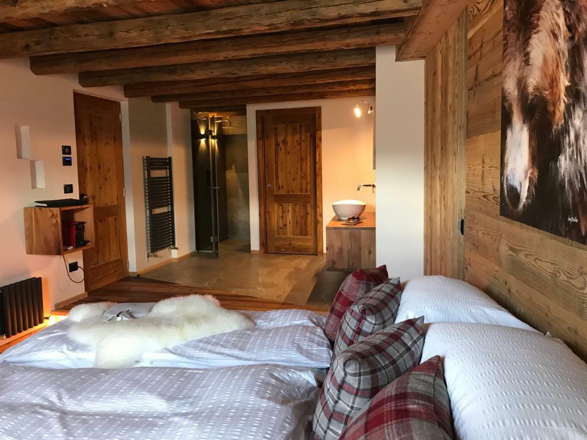 Grizzly Haus & Frosch Restaurant - Teritoria Bed & Breakfast Варена Екстериор снимка