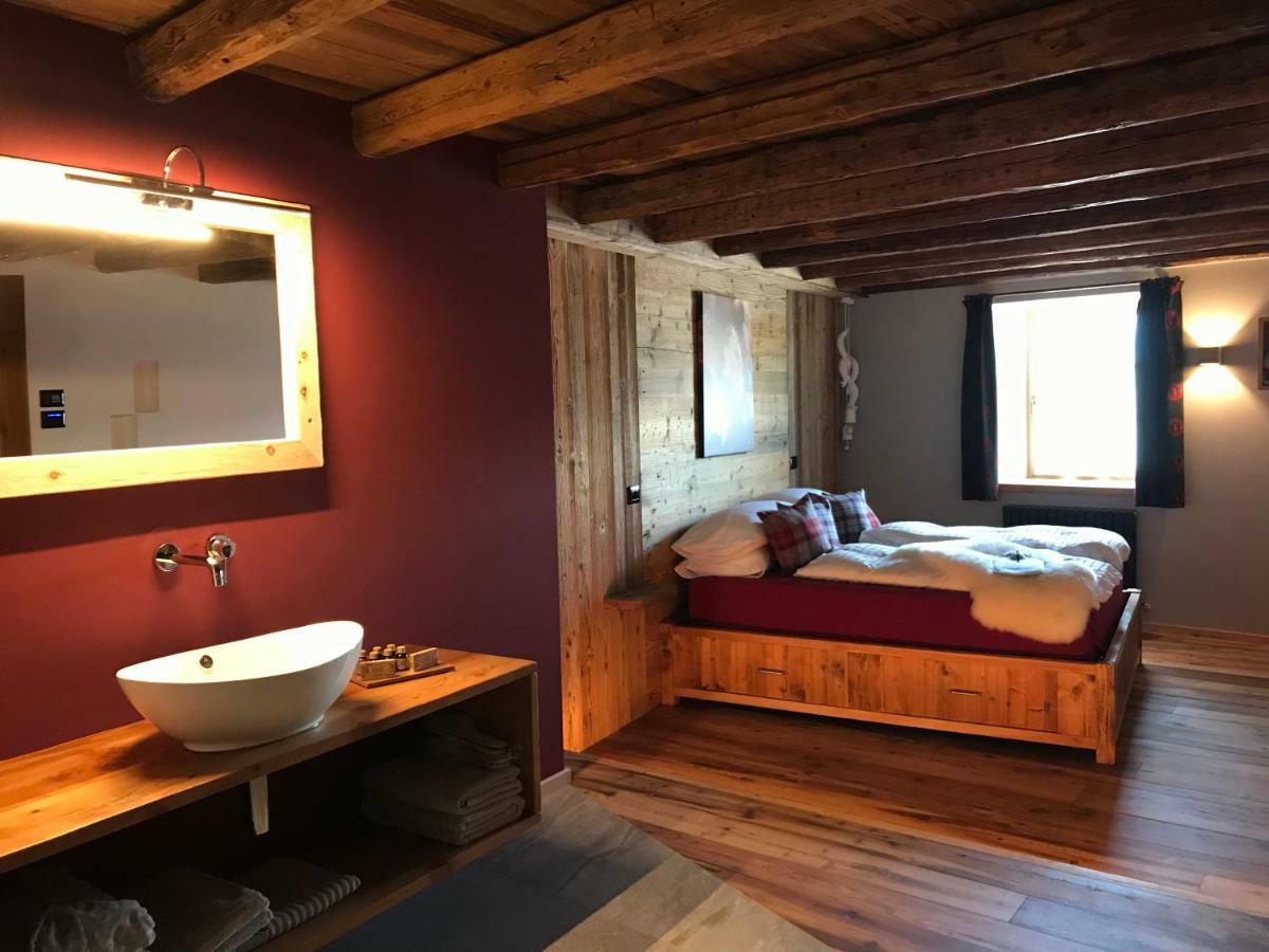 Grizzly Haus & Frosch Restaurant - Teritoria Bed & Breakfast Варена Екстериор снимка